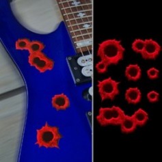 Grand sticker guitare impact de balles rouge