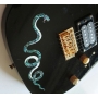 Grand sticker guitare serpent torsadé