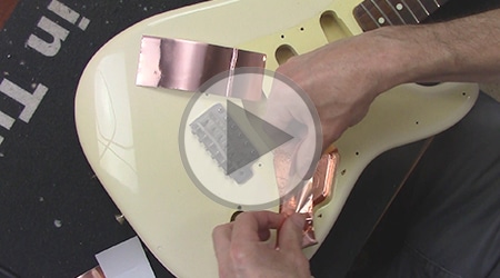 formation cablage Strat SSS- Blindage du corps sur une Stratocaster